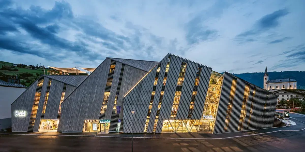 bruendl-sports-Fassade-low